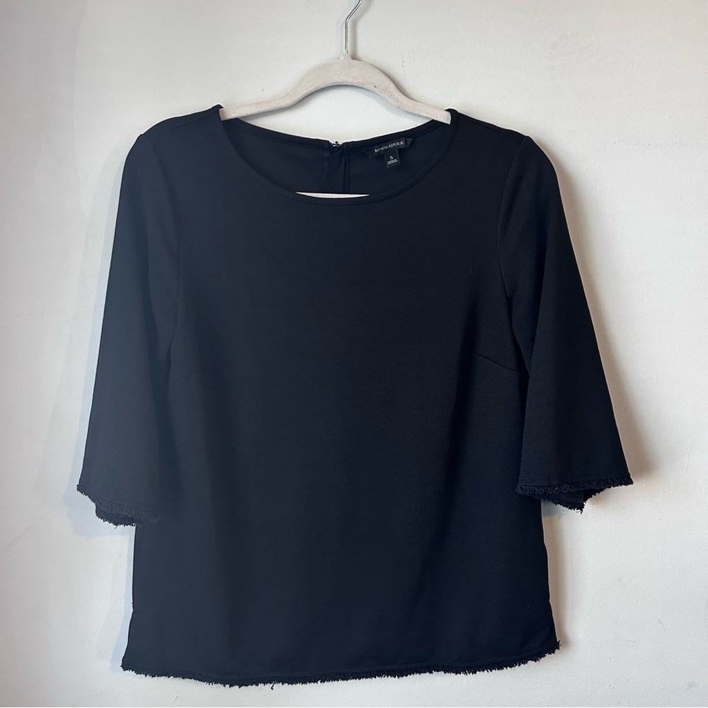 Banana Republic Black Crepe Fringe Hem Elbow Sleeve Blouse Sz Small Women’s